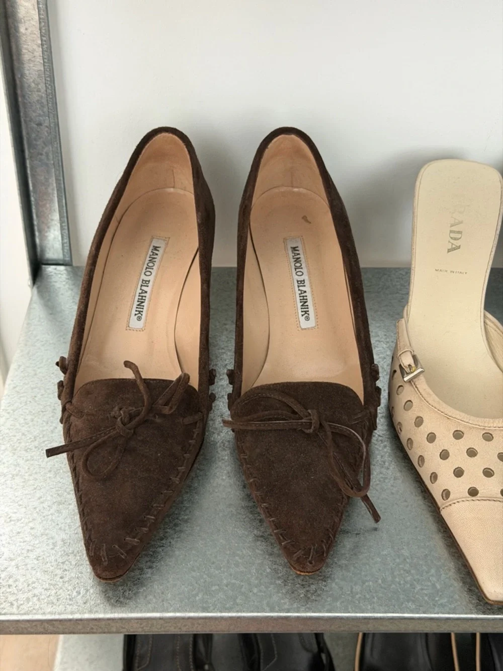 Manolo Blahnik Dark Brown Suede Pointed Toe Pumps with Bow - Picture 3 of 6